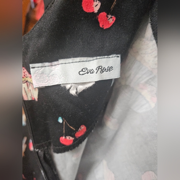 Eva Rose Dress Size M Fit & Flare Cupcake Print Pockets Full Skirt - Picture 5 of 5